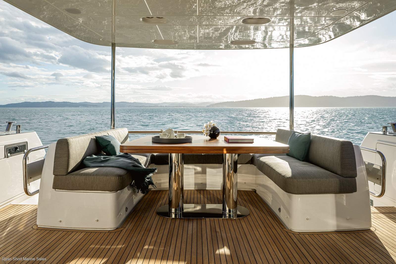 Azimut Magellano 66