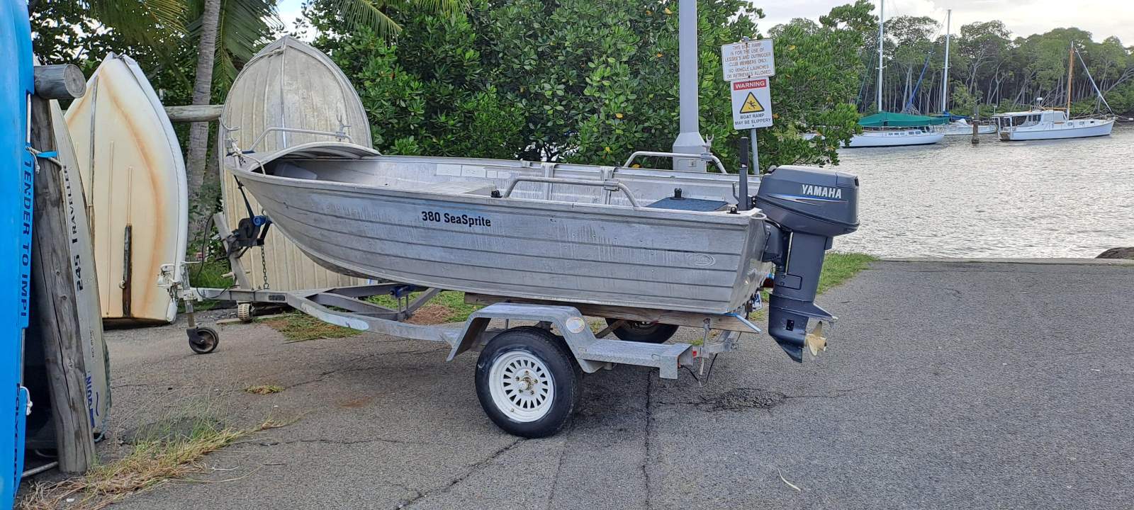 Stacer 380 Seasprite High sides