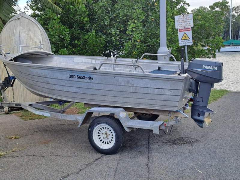 Stacer 380 Seasprite High sides