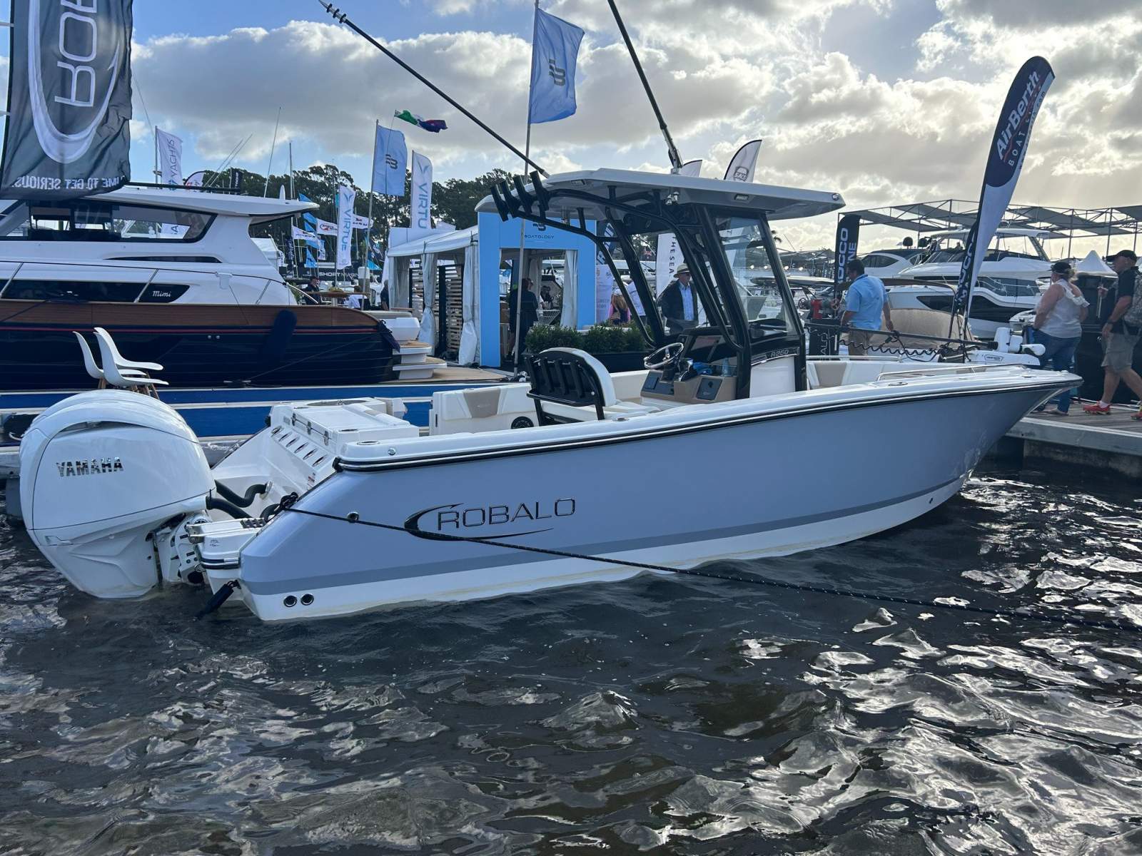 Robalo R250 Centre Console