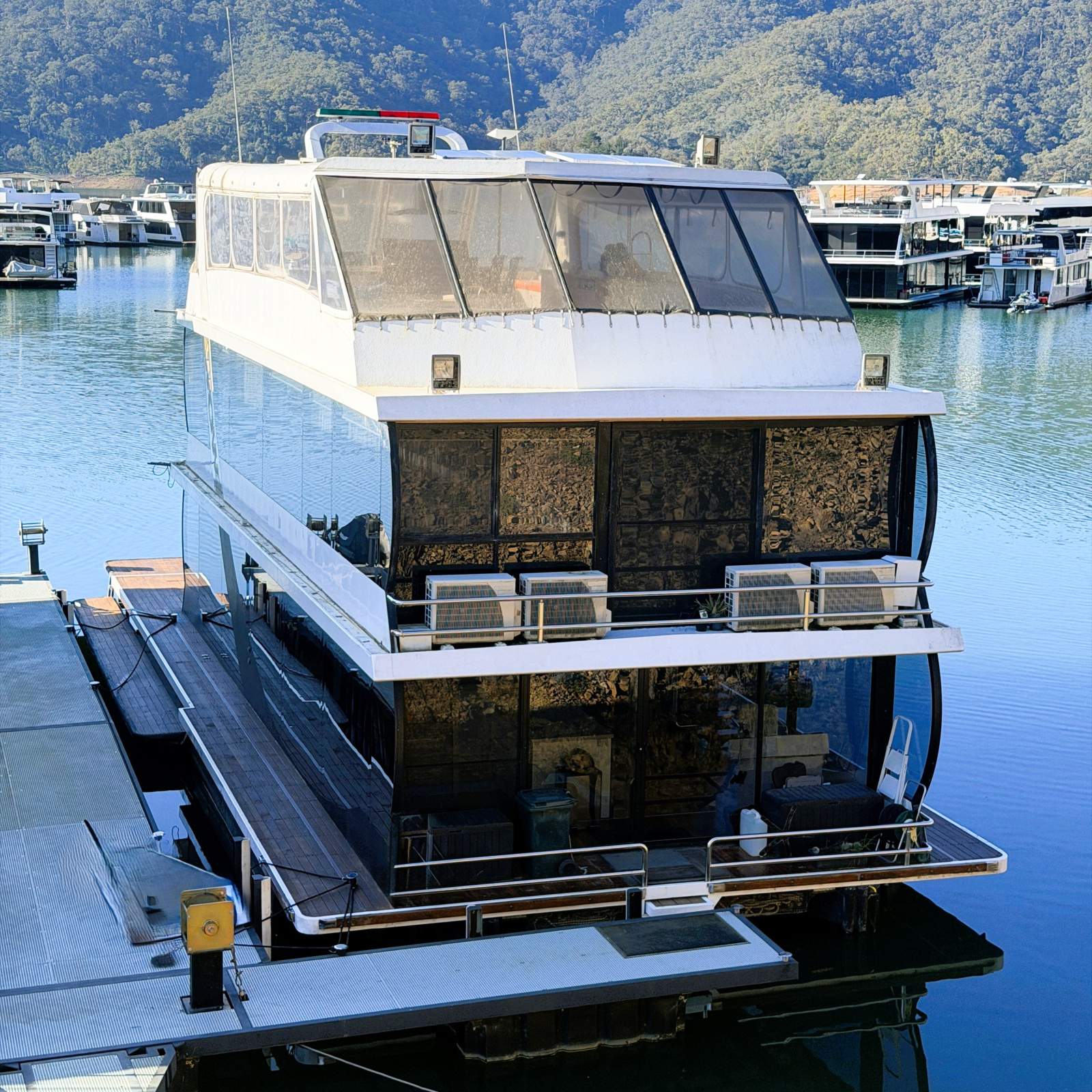 WOW:Lake Eildon Houseboat WOW