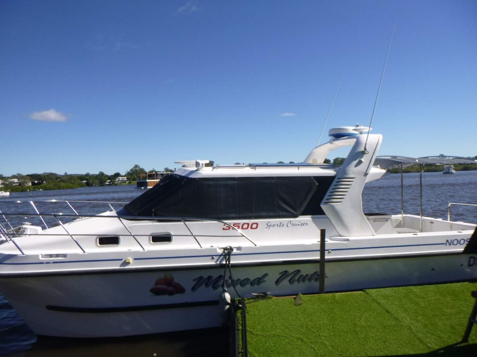 Noosa Cat 3500 Sportscruiser