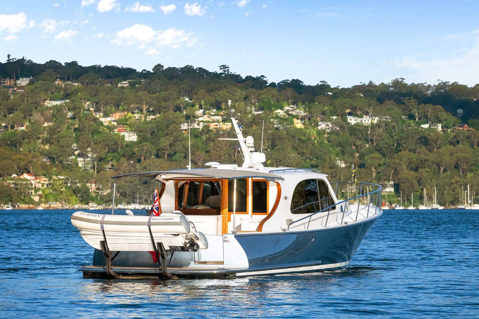 Palm Beach Motor Yachts 50 Sedan
