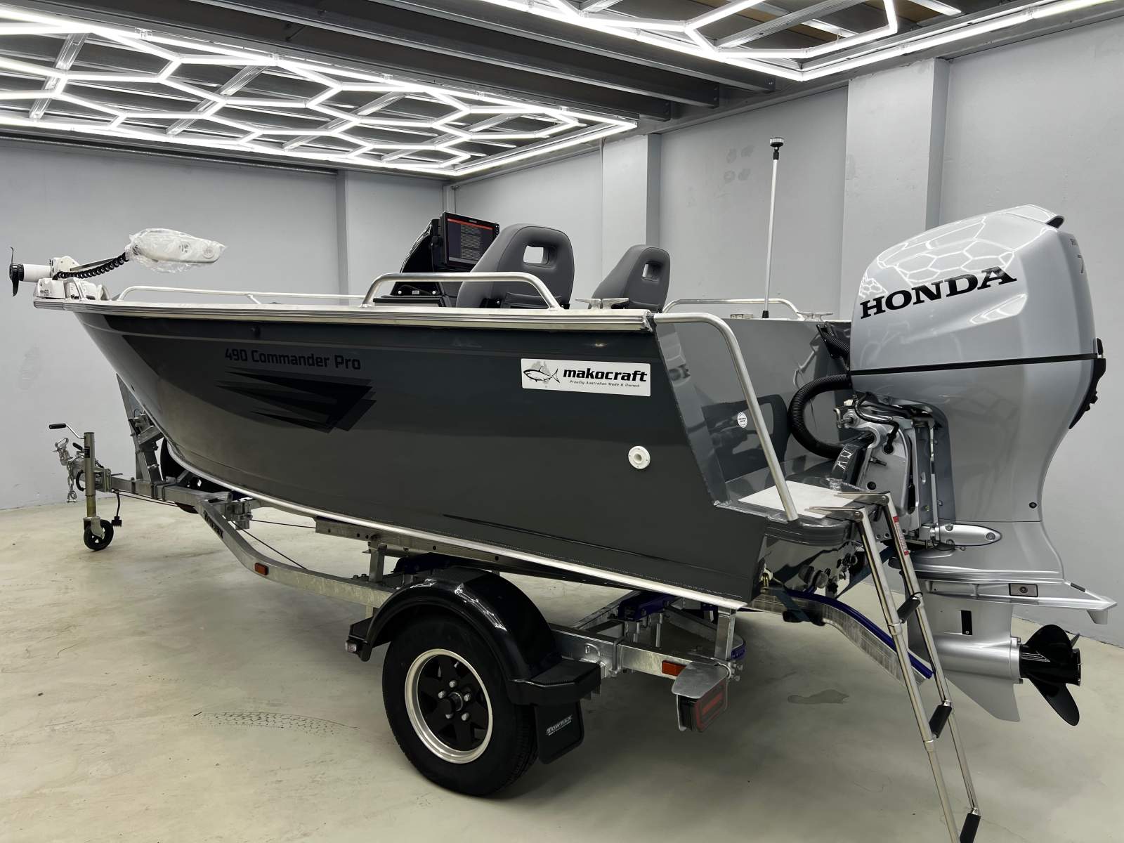 New Makocraft 490 Commander Pro Side Console