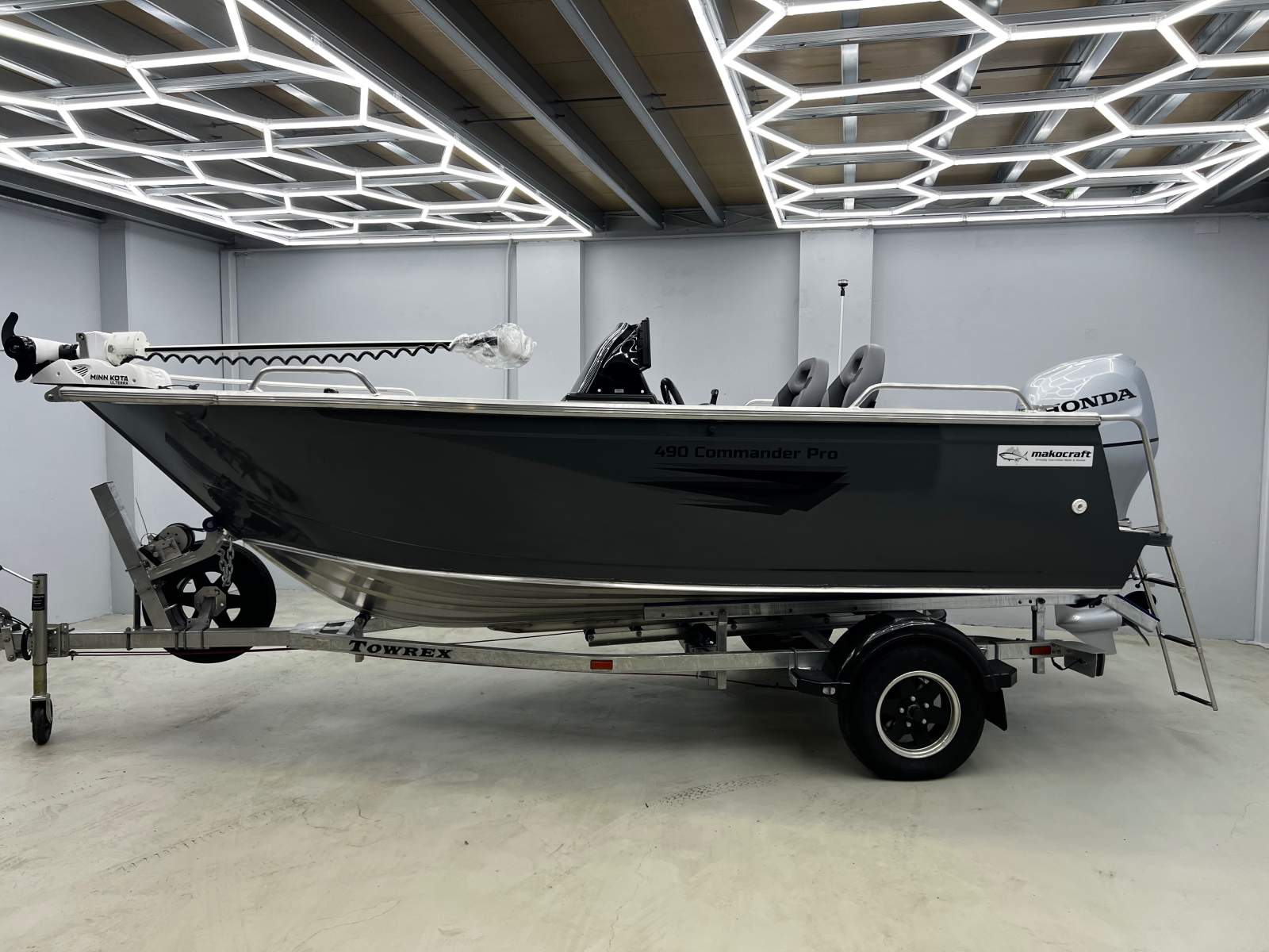 New Makocraft 490 Commander Pro Side Console