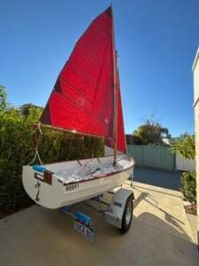 12' Clinker plywood sailing dinghy