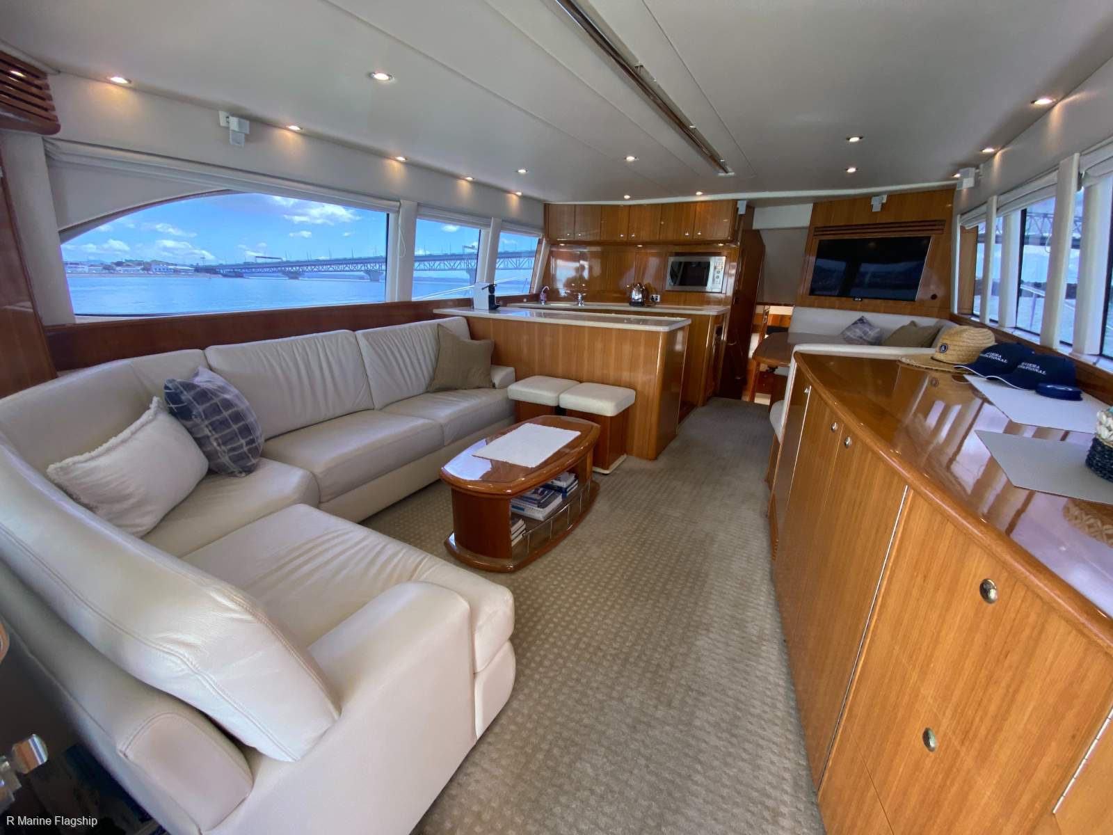Riviera 60 Flybridge