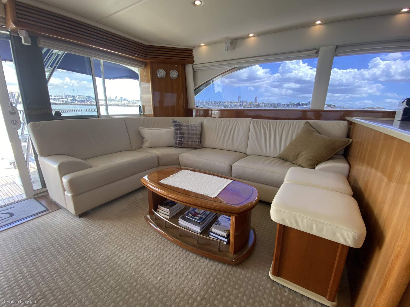 Riviera 60 Flybridge