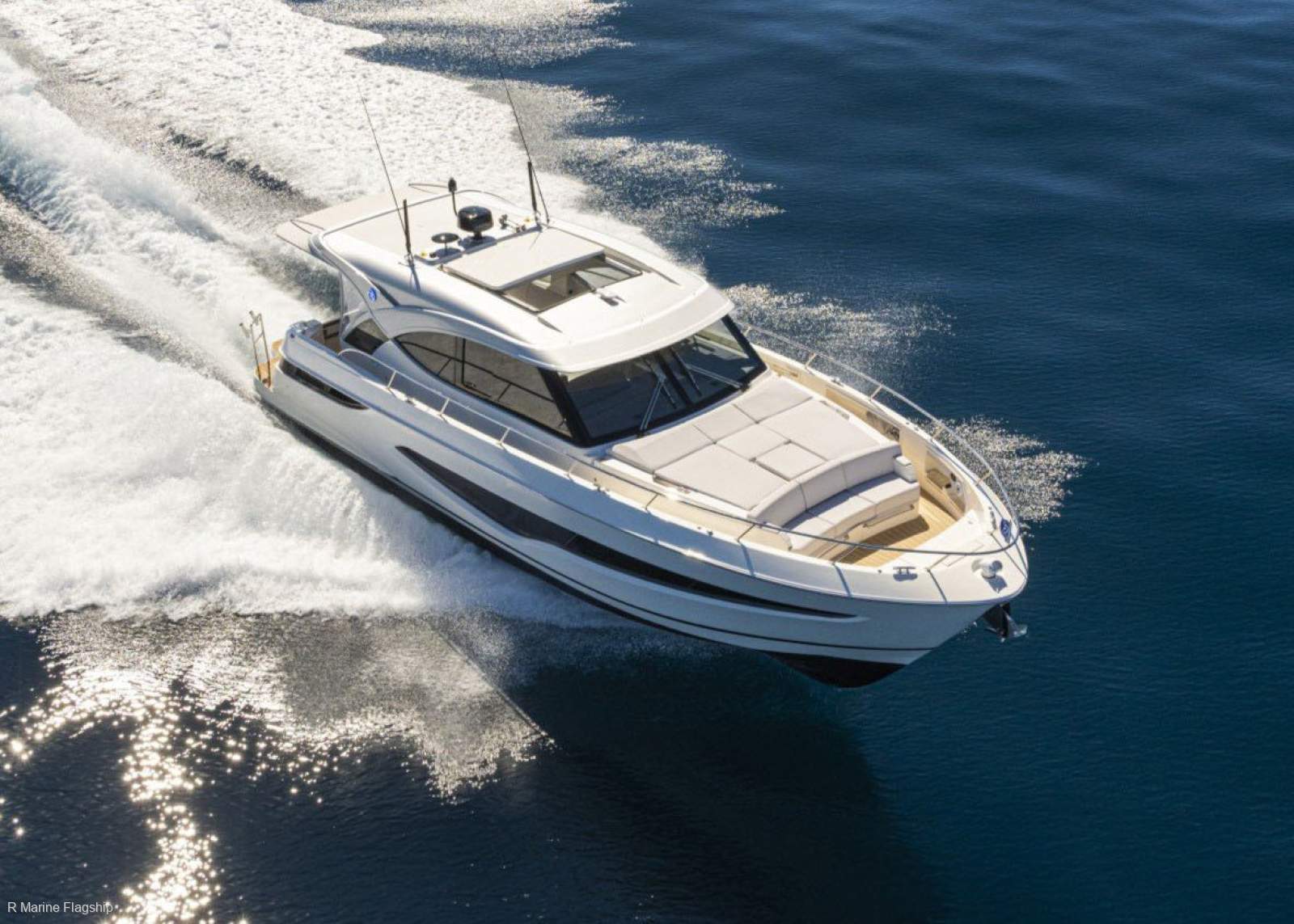 Riviera 4300 Sports Express