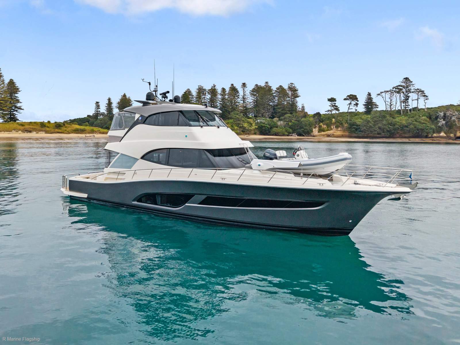 Riviera 64 Sports Motor Yacht