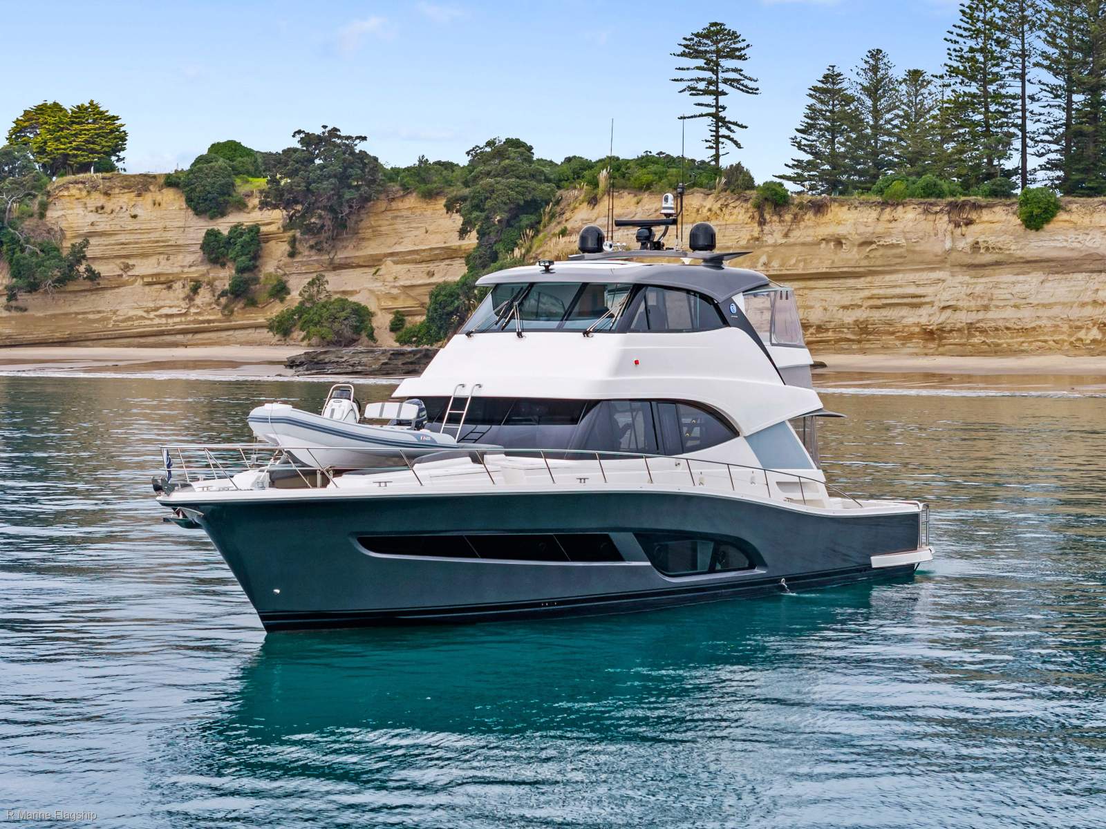 Riviera 64 Sports Motor Yacht