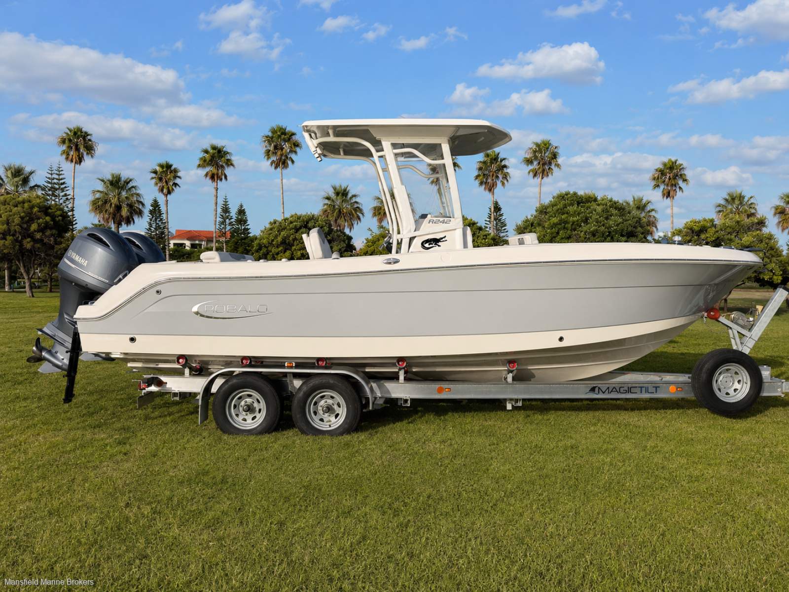 Robalo R242:Very tidy rig!