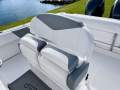 Robalo R242:Double flip up seats