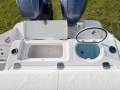 Robalo R242:Live bait tank / fish box