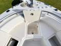 Robalo R242:FWD live bait tank