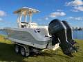 Robalo R242