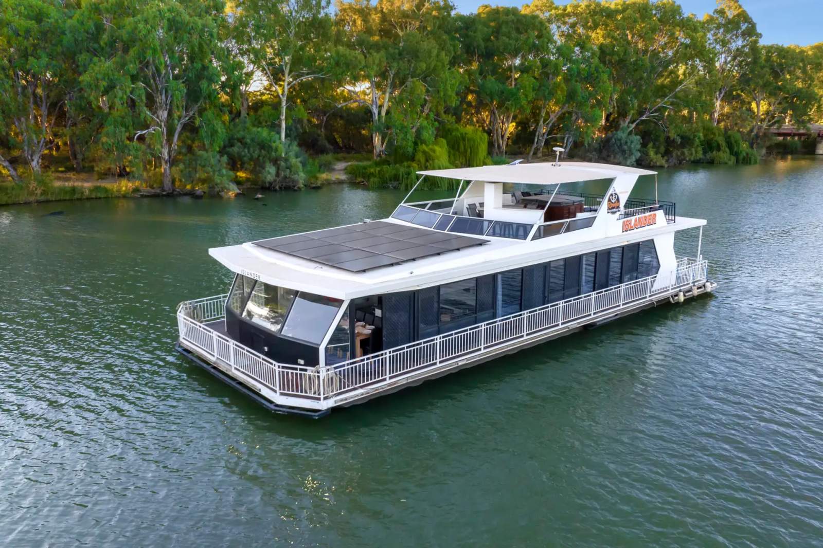 Islander - 5 Bedroom Commercial Houseboat