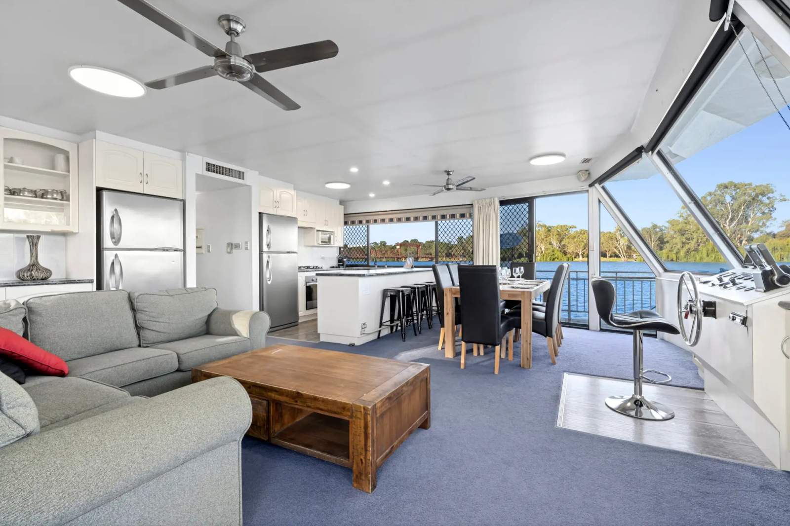 Islander - 5 Bedroom Commercial Houseboat