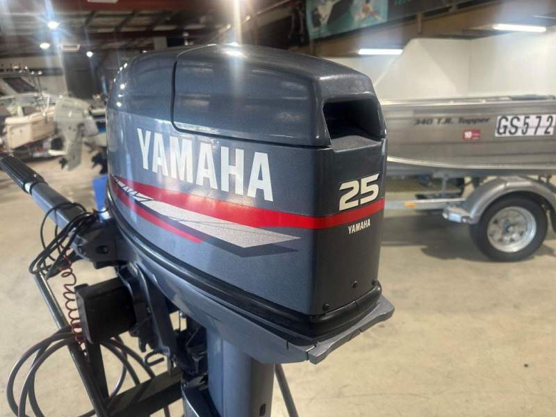 Yamaha 25hp 2 stroke Tiller Outboard