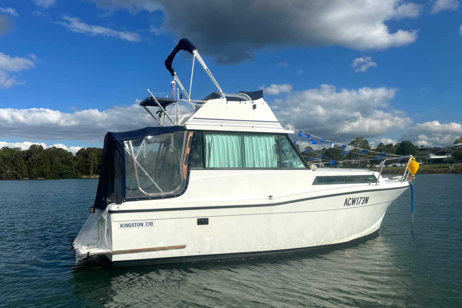 Kingston 770 Flybridge