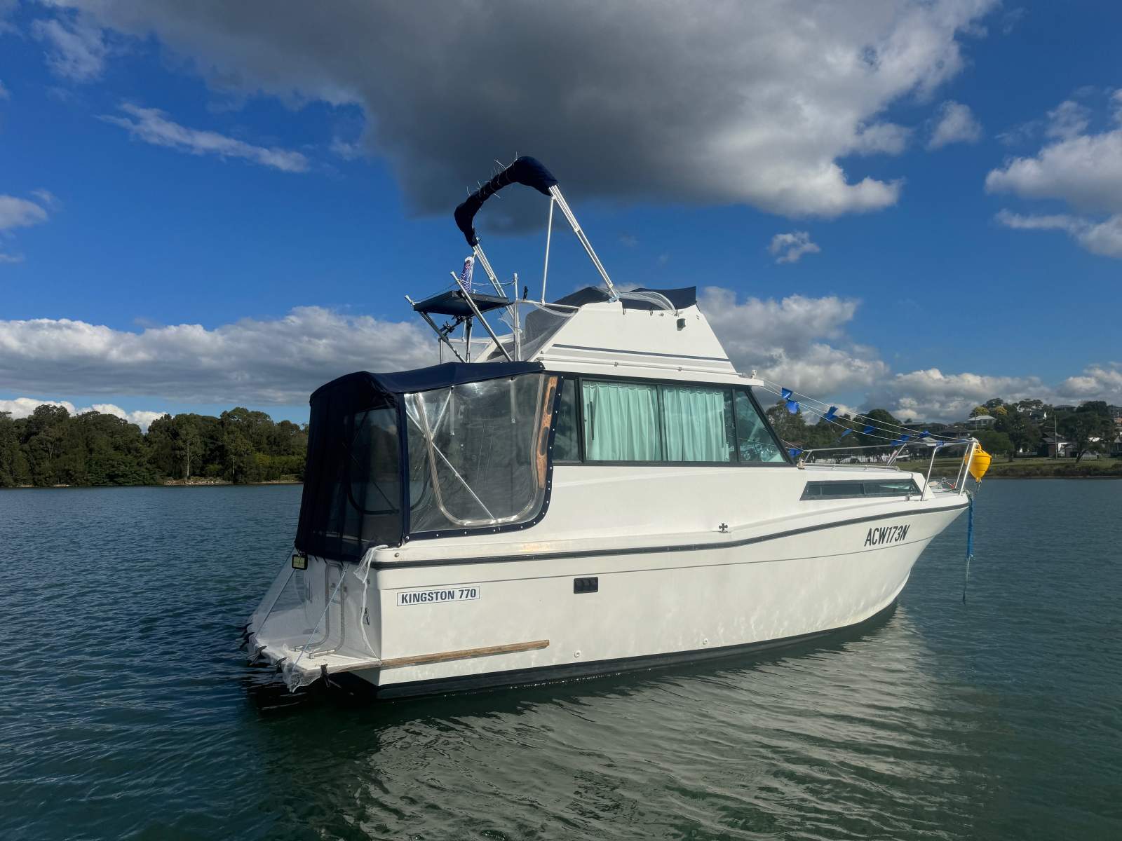 Kingston 770 Flybridge