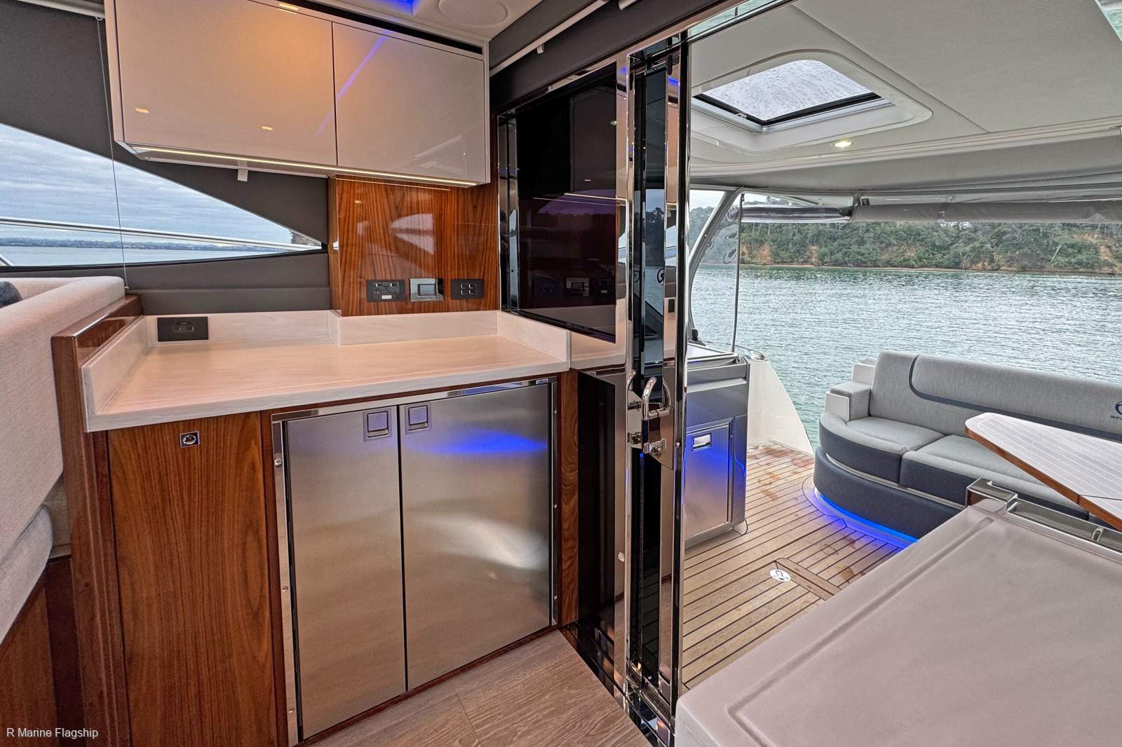 Riviera 4600 Sport Yacht