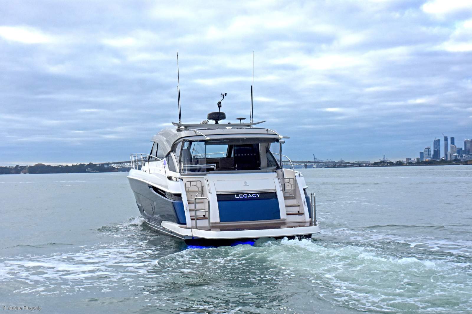 Riviera 4600 Sport Yacht