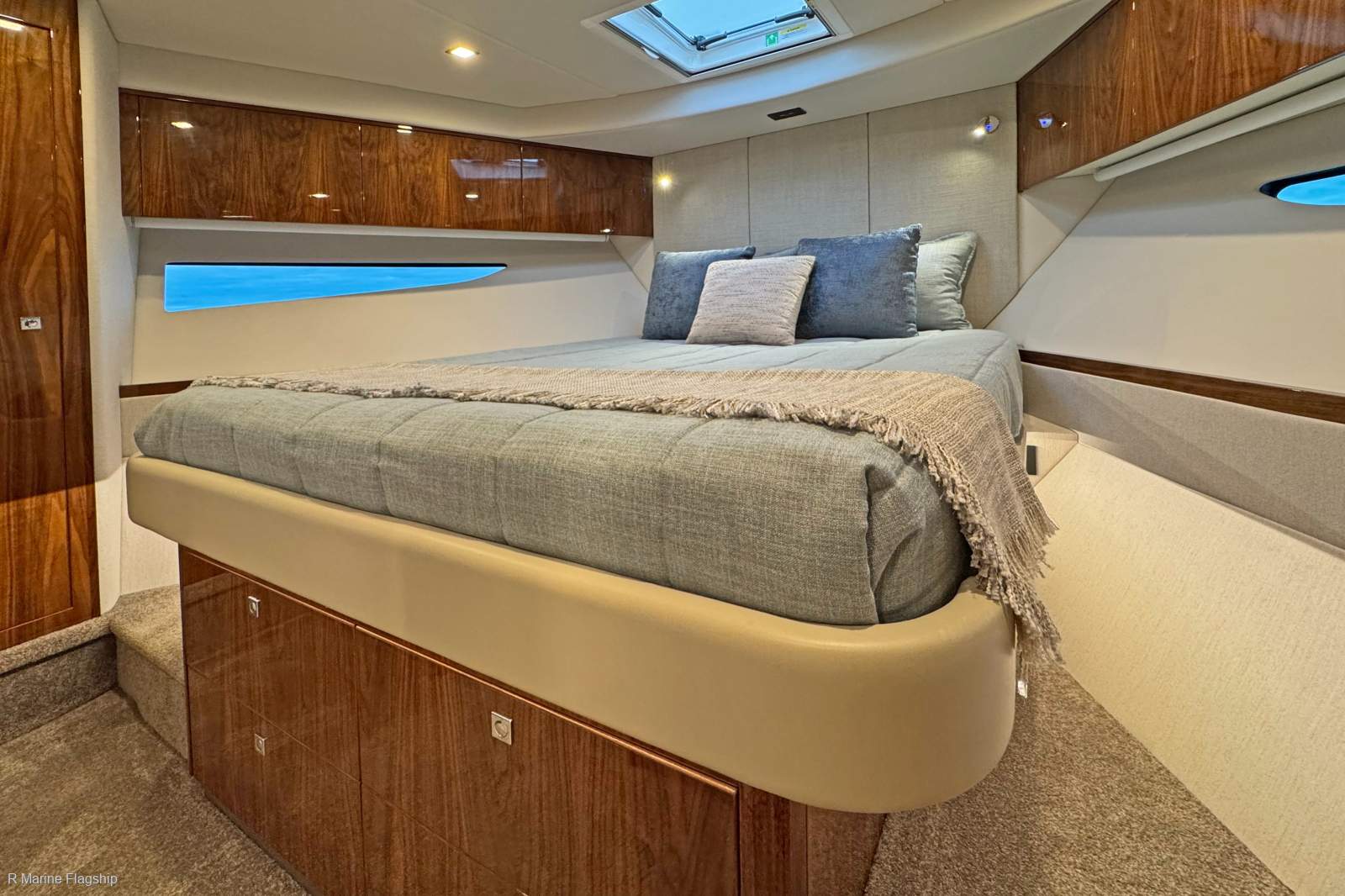 Riviera 4600 Sport Yacht