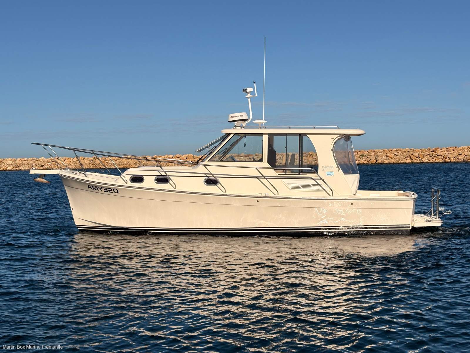 Mainship 310 Pilot With Diesel Shaft Drive and Bow & Stern Thrusters