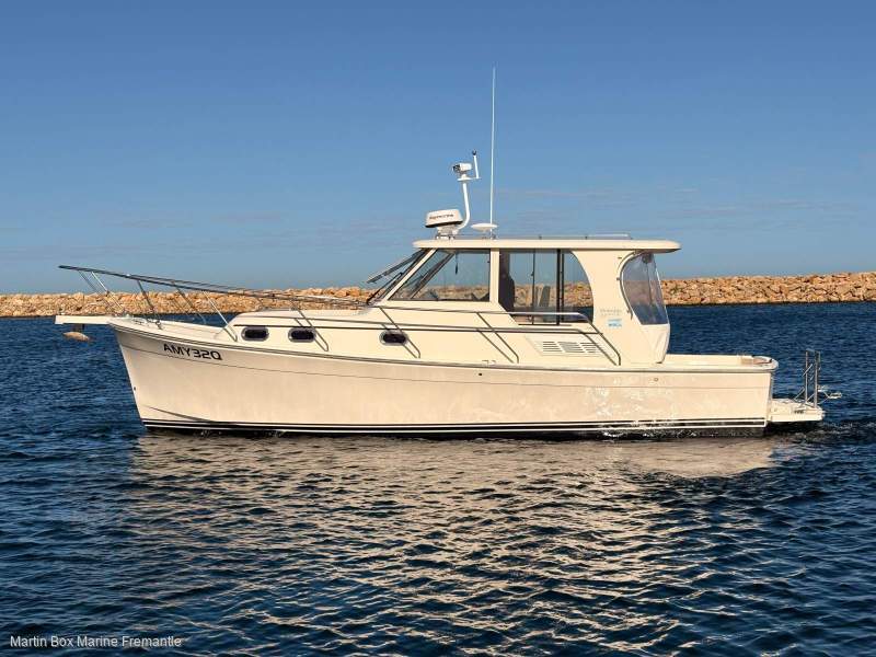 Mainship 310 Pilot With Diesel Shaft Drive and Bow & Stern Thrusters