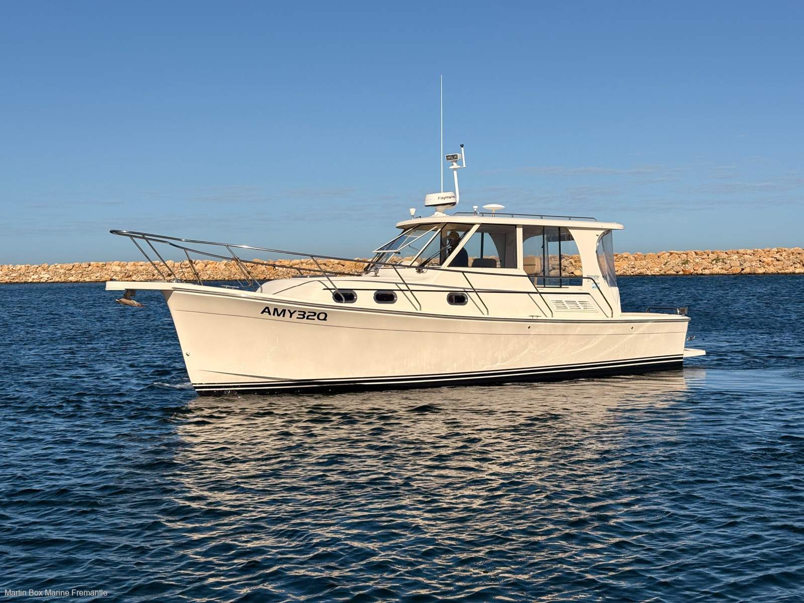 Mainship 310 Pilot With Diesel Shaft Drive and Bow & Stern Thrusters