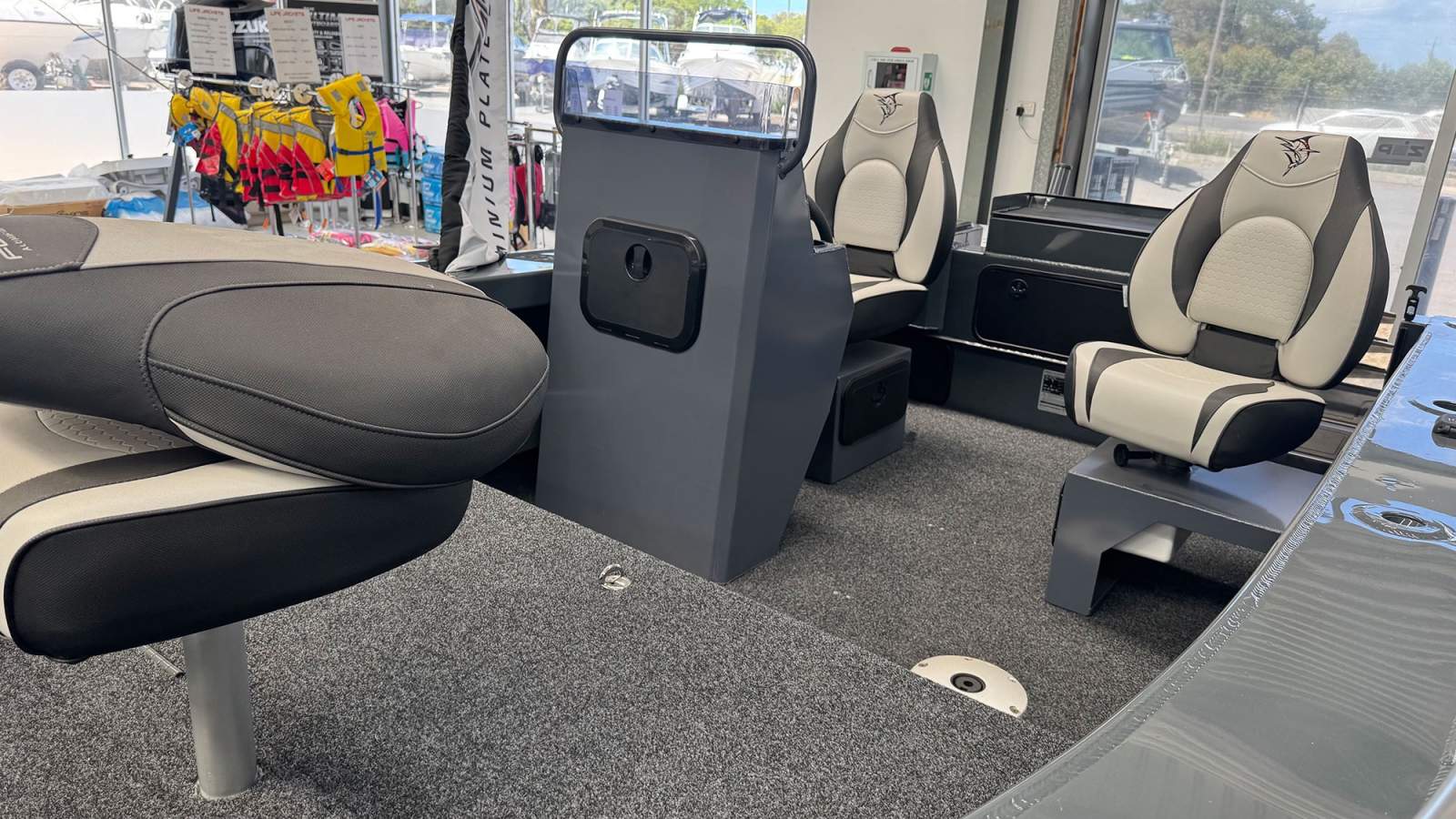 Formosa 495 SRT Side Console