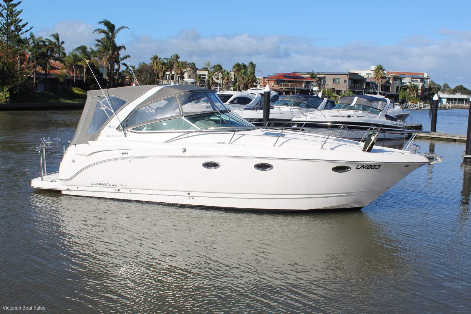 Chaparral 350 Signature Cruiser