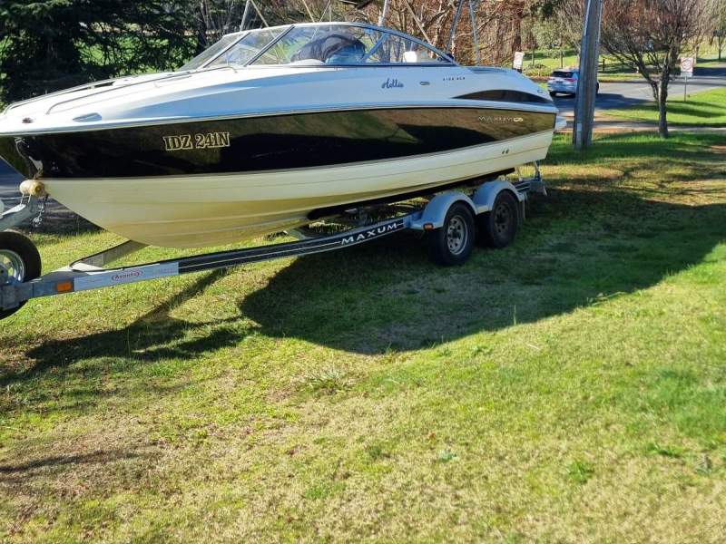 Maxum 2100 SC Great family cruiser. 160 hours only.