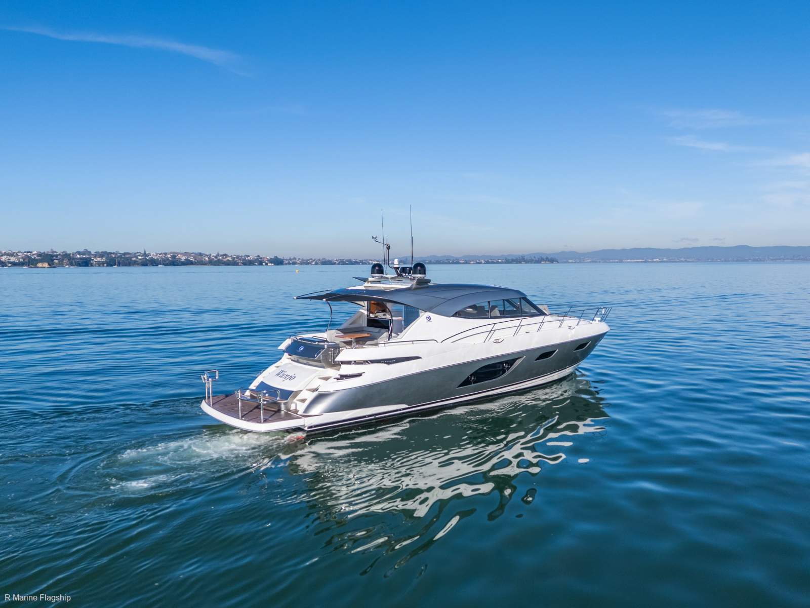 Riviera 6000 Sport Yacht