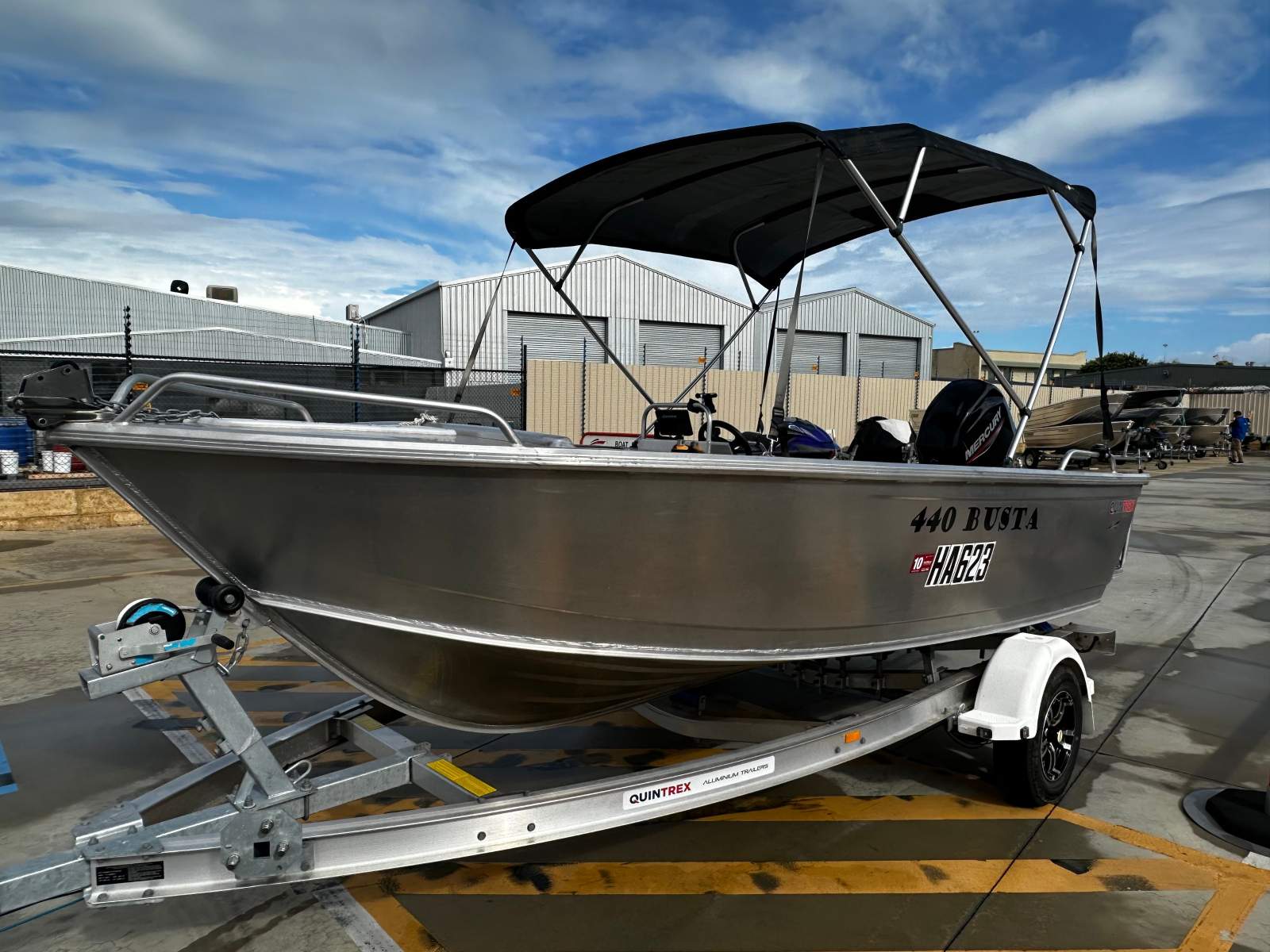 Quintrex 440 Busta