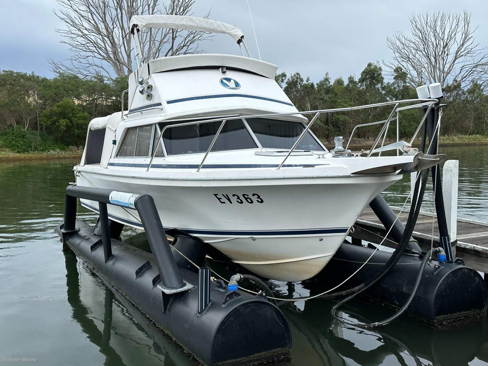 Caribbean 26 Flybridge Cruiser