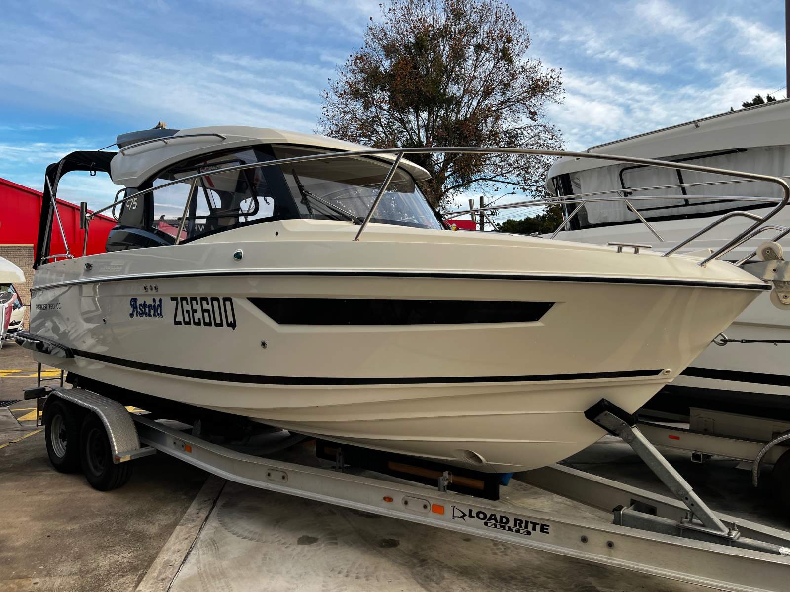 Parker 750 Cabin Cruiser