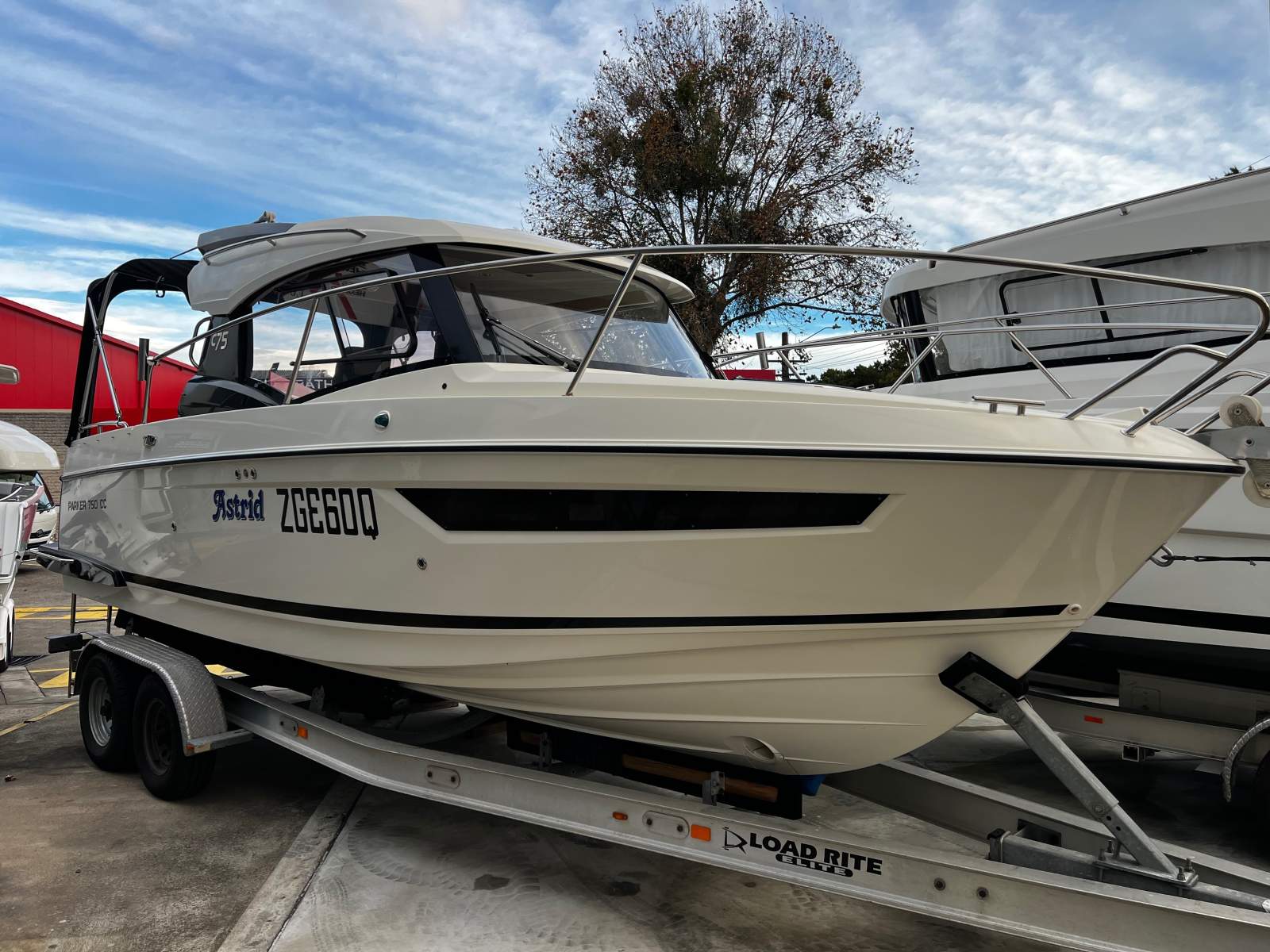 Parker 750 Cabin Cruiser
