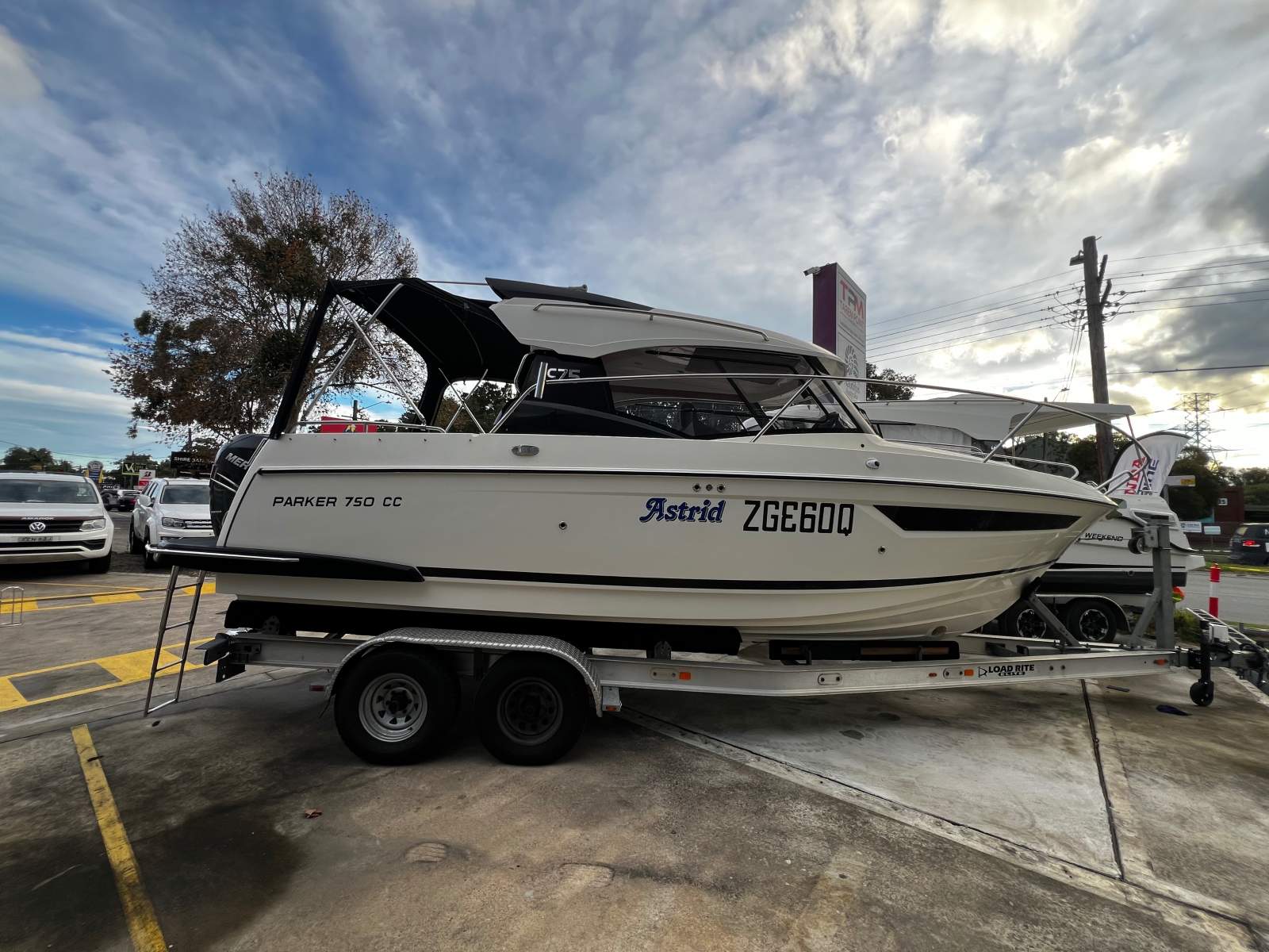 Parker 750 Cabin Cruiser