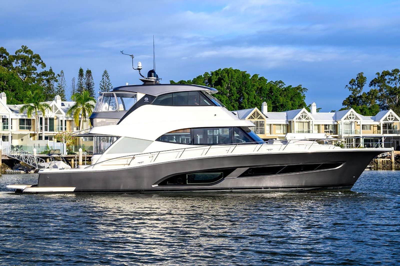 Riviera 64 Sports Motor Yacht Series II