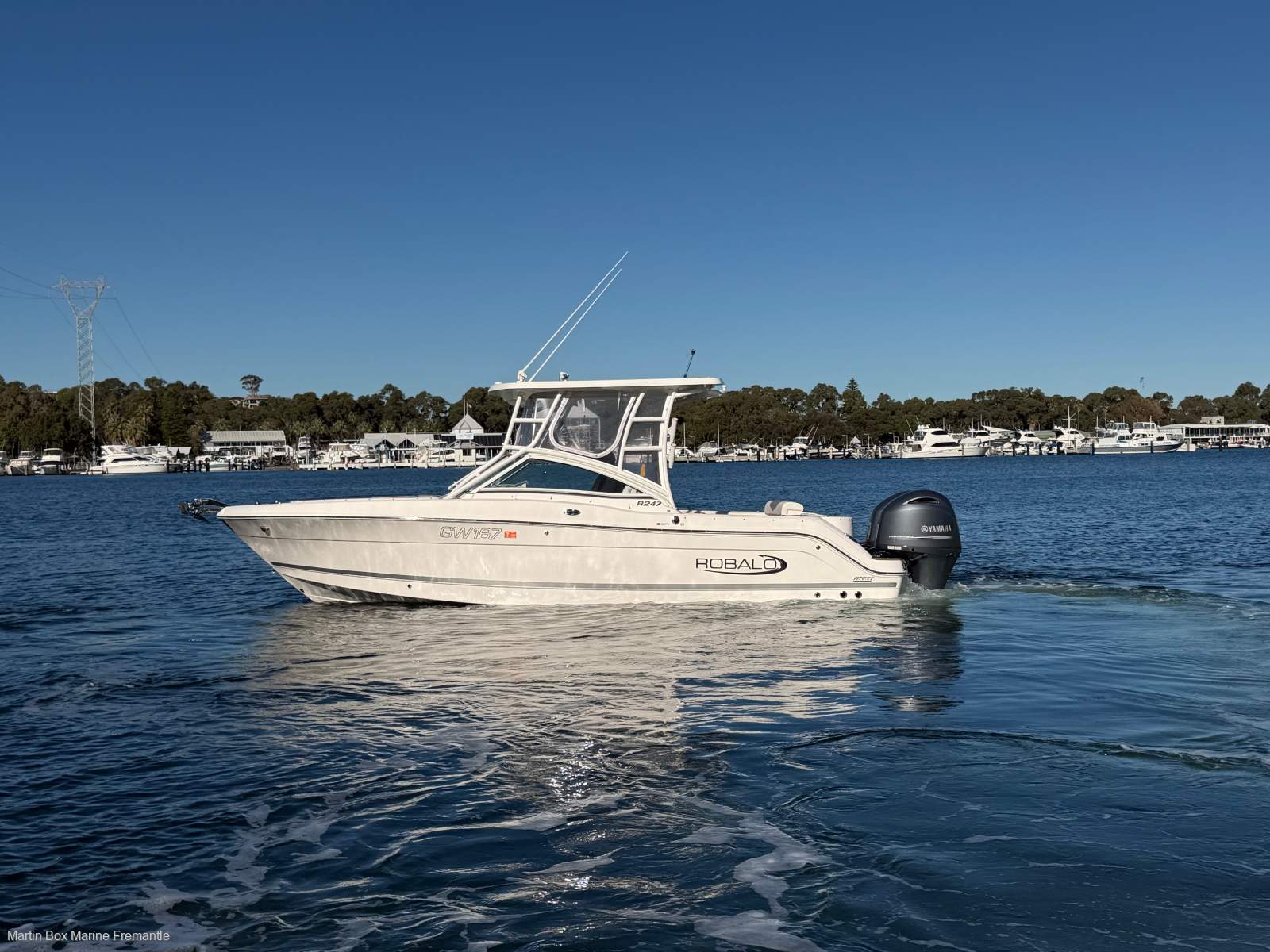 Robalo R247 With Joystick Control and Floating Dock