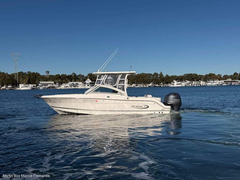 Robalo R247 With Joystick Control and Floating Dock
