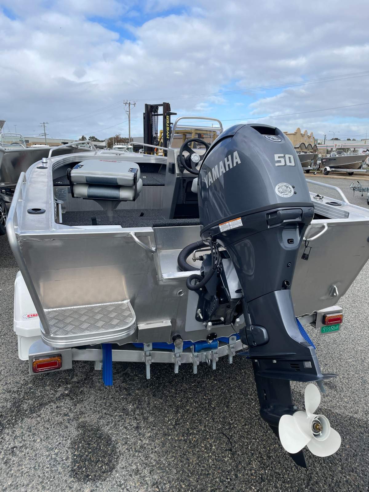 New Stacer 429 Outlaw Side Console