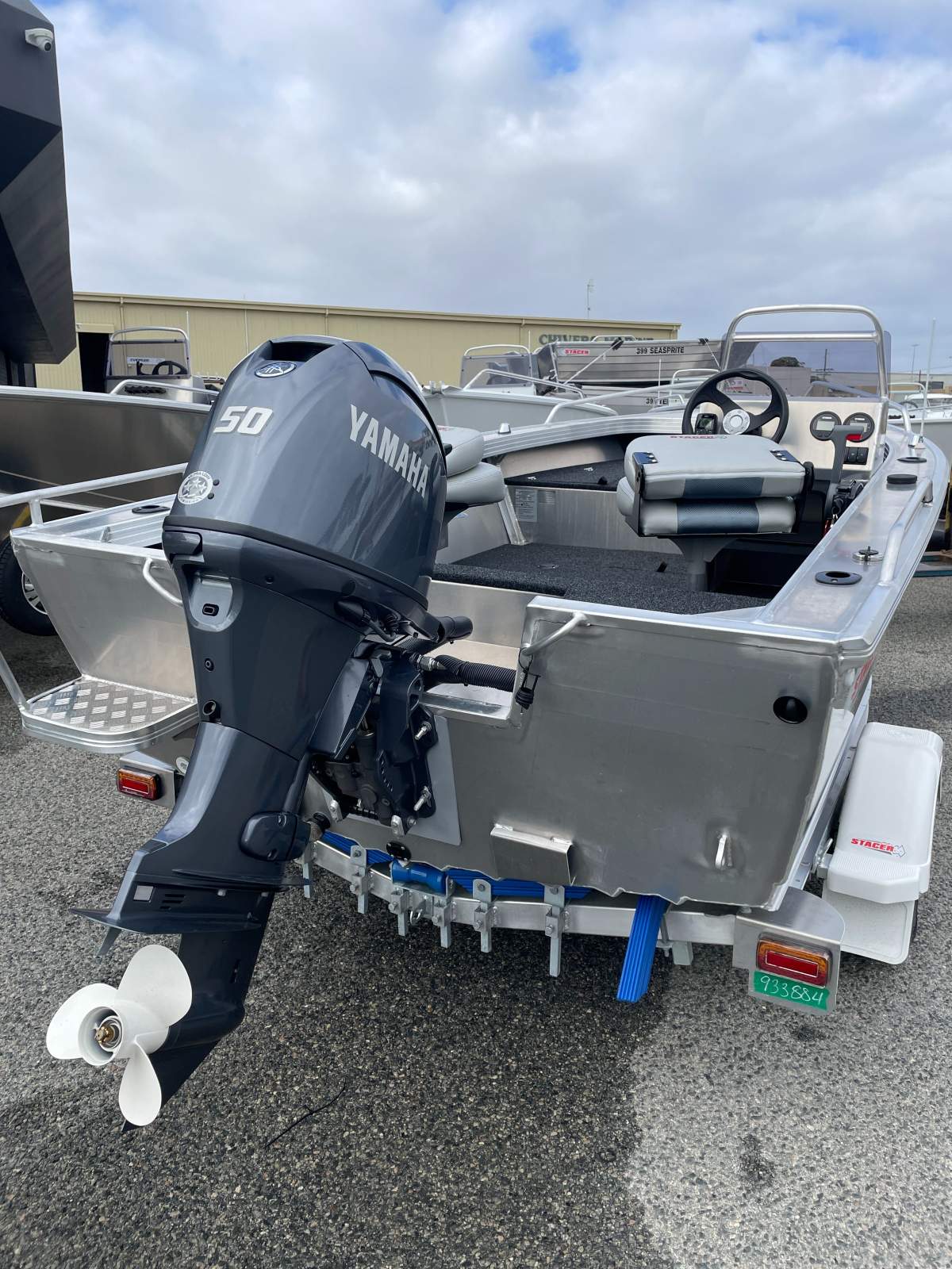 New Stacer 429 Outlaw Side Console
