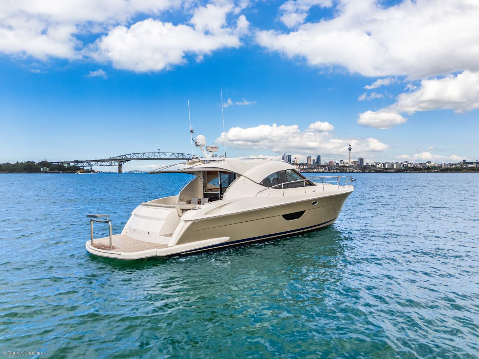 Riviera 4400 Sport Yacht