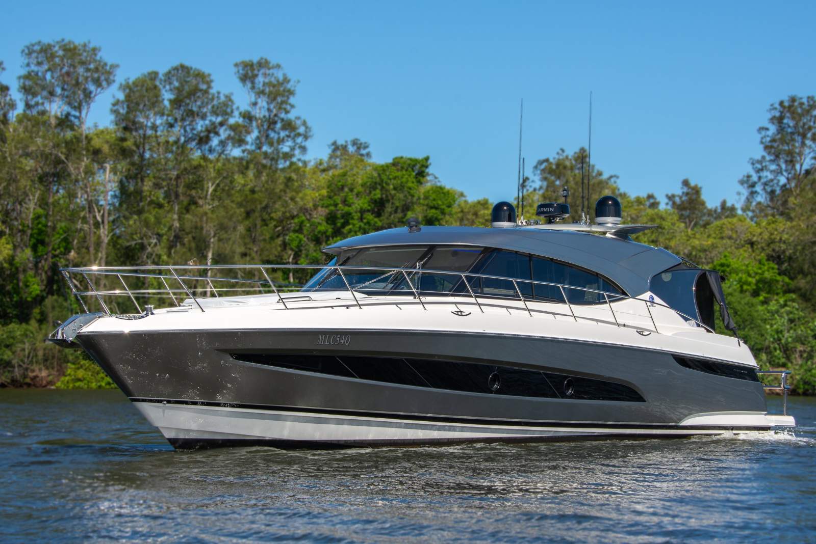 Riviera 5400 Sport Yacht Platinum Edition