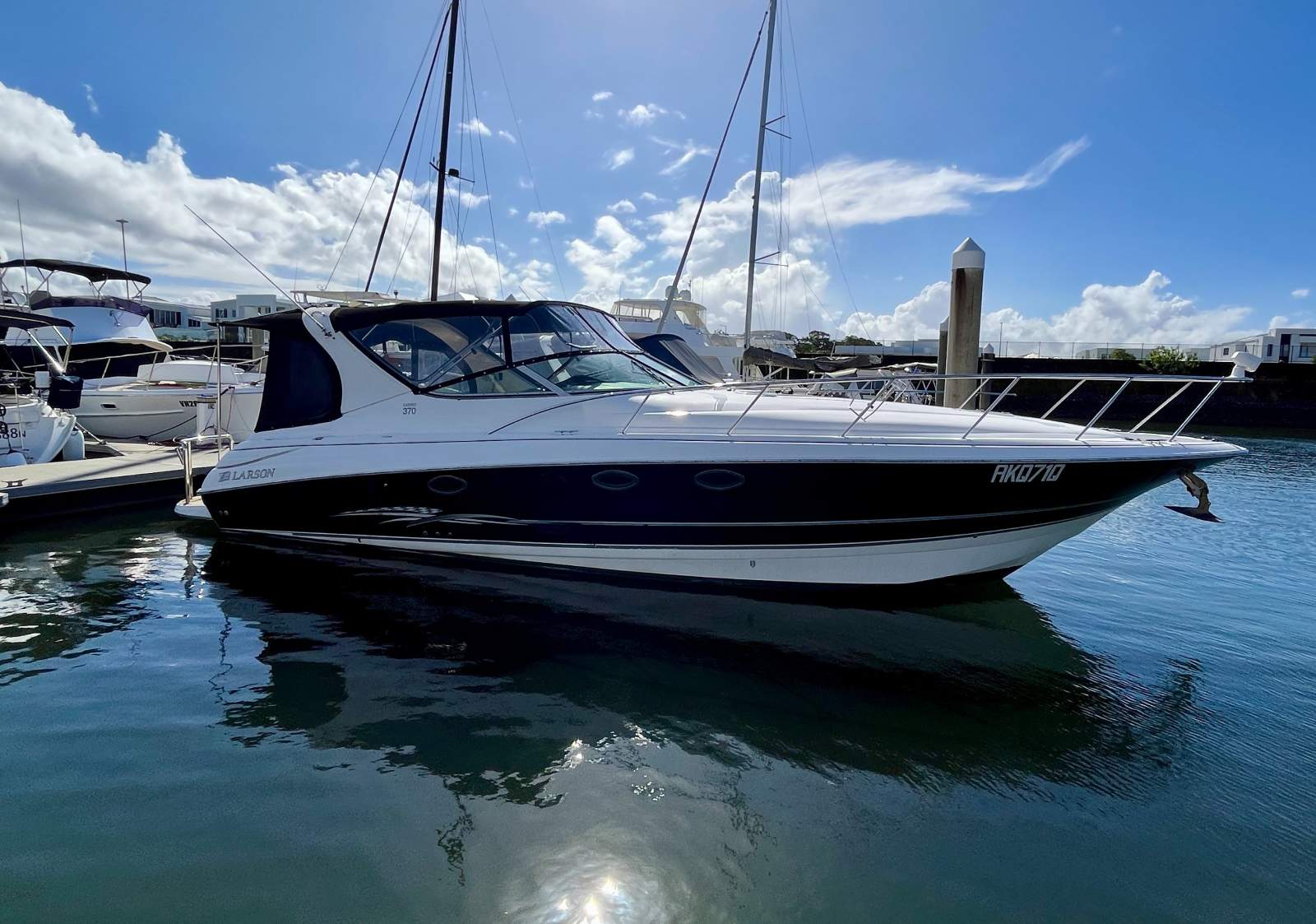 Larson Cabrio 370
