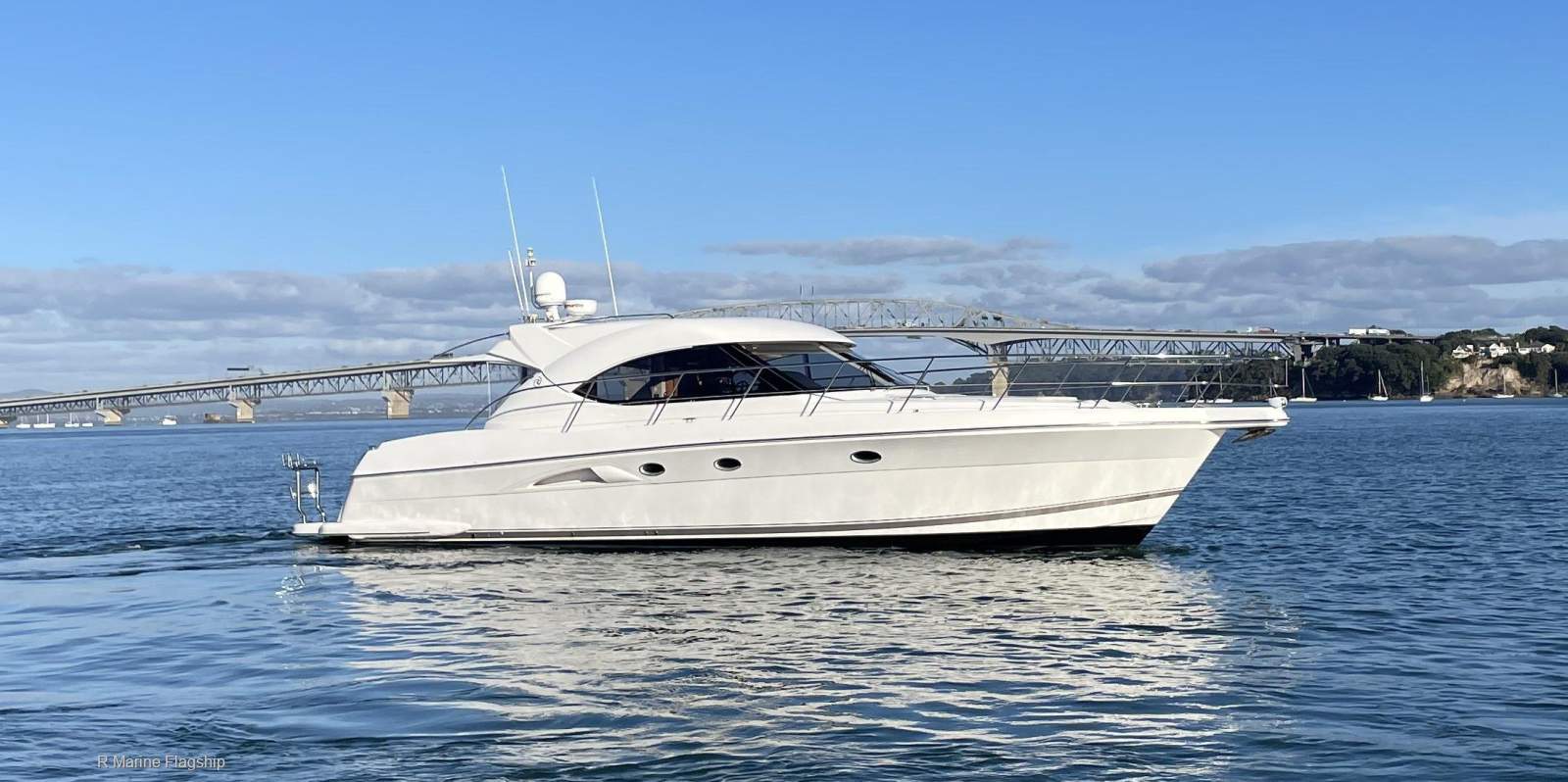 Riviera 5000 Sport Yacht