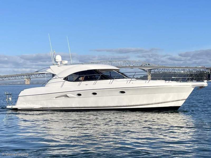 Riviera 5000 Sport Yacht